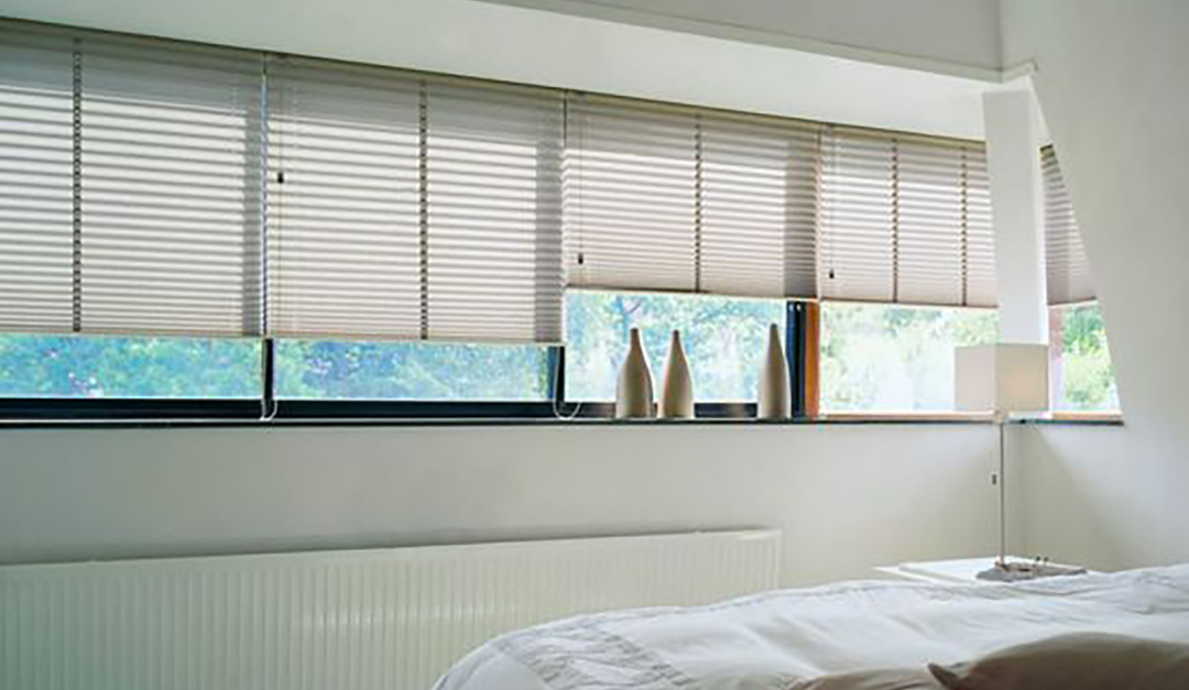 Plissés, Enroulés, Vénitiens, Bateau, Bandes verticales. Nos stores permettent de tamiser sans perdre de luminosité, autres gammes avec stores o